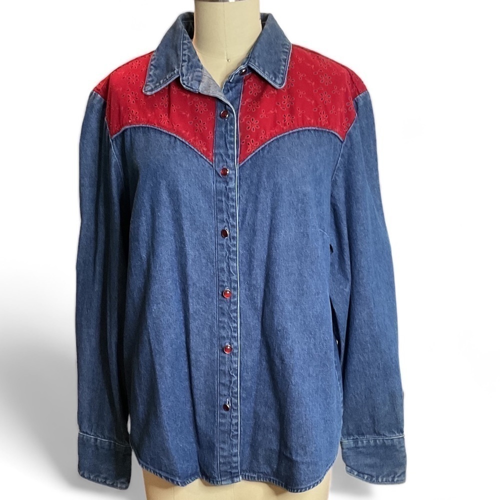 ROUGHRIDER denim eyelet lace pearl snap collared long sleeve button up Large